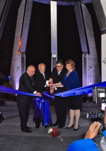 Deputy Consul General of the Republic of Armenia in Los Angeles Valery Mkrtumian, Honorary Consul of the Republic of Armenia in Fresno Berj K. Apkarian, Fresno State President Joseph Castro and his wife Mary cut monument’s purple ribbon. Photo by Alain Ekmalian